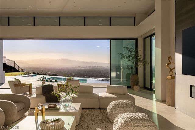 563 Grand Rim Drive, Henderson, NV 89012