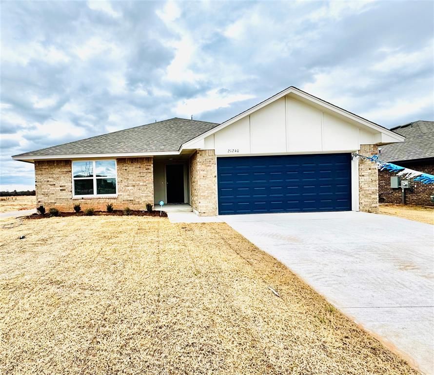 21240 SE 32nd Street, Harrah, OK 73045