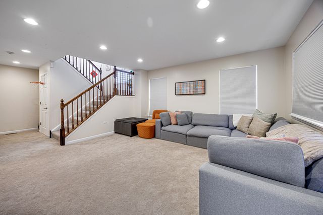 2929 saganashkee Lane, Naperville, IL 60564