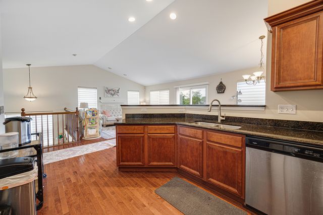 2929 saganashkee Lane, Naperville, IL 60564