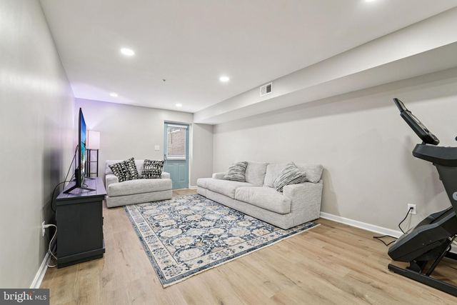 1211 PENNINGTON DR, Brunswick, MD 21716