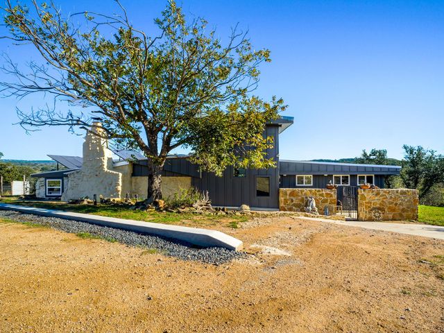 307 S Oak LN, Burnet, TX 78611
