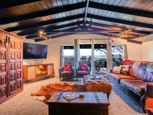 307 S Oak LN, Burnet, TX 78611