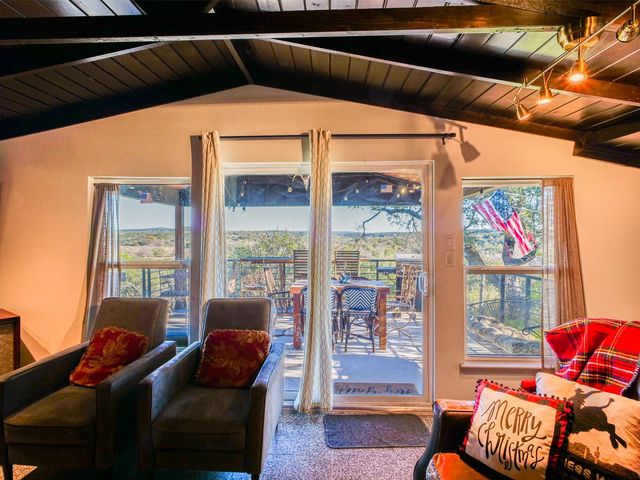 307 S Oak LN, Burnet, TX 78611