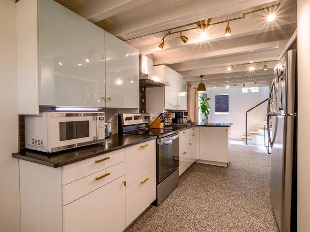 307 S Oak LN, Burnet, TX 78611