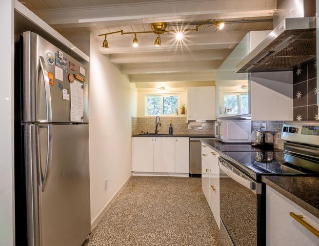 307 S Oak LN, Burnet, TX 78611