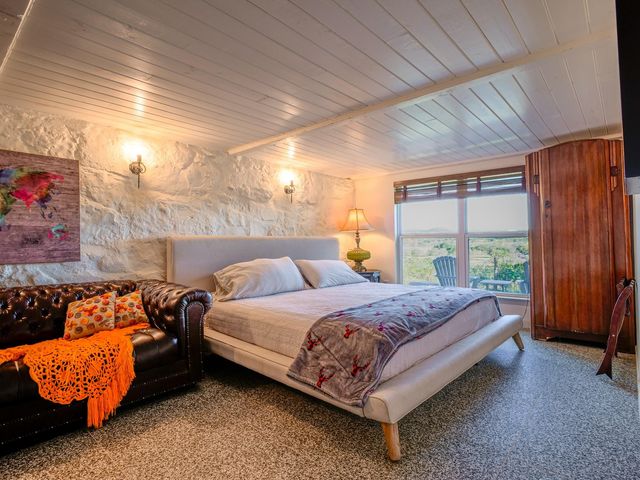 307 S Oak LN, Burnet, TX 78611