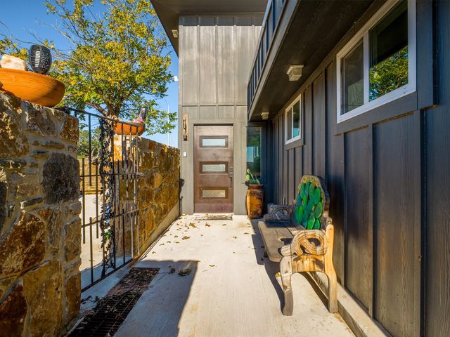 307 S Oak LN, Burnet, TX 78611