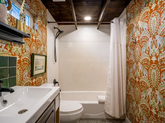 307 S Oak LN, Burnet, TX 78611