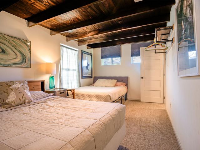 307 S Oak LN, Burnet, TX 78611