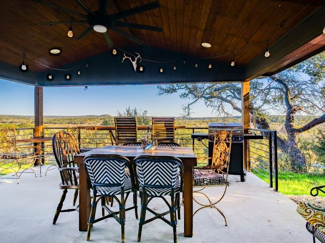 307 S Oak LN, Burnet, TX 78611