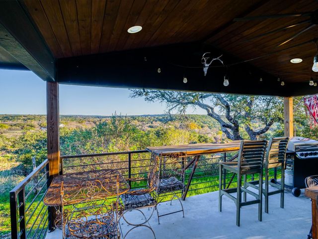 307 S Oak LN, Burnet, TX 78611