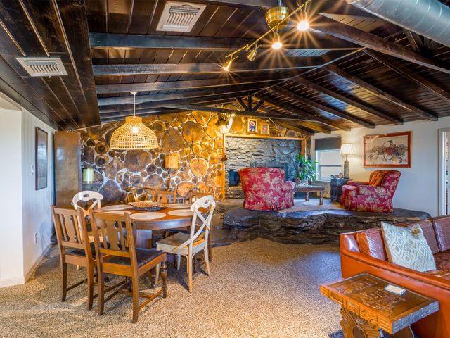 307 S Oak LN, Burnet, TX 78611