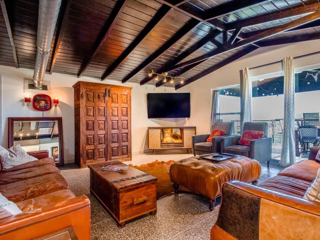 307 S Oak LN, Burnet, TX 78611