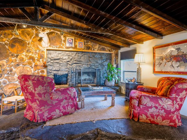 307 S Oak LN, Burnet, TX 78611