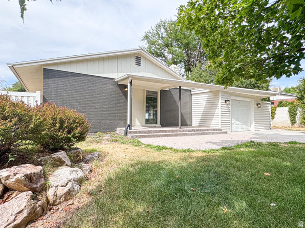 1681 E MEADOWMOOR RD, Holladay, UT 84117 — exterior