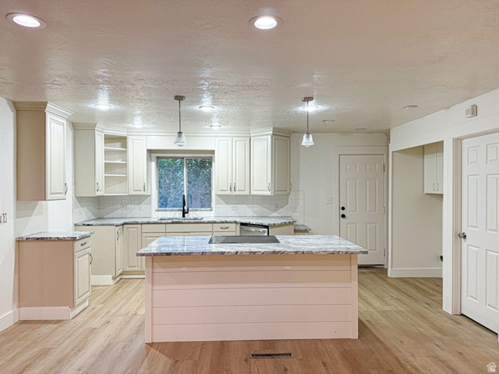1681 E MEADOWMOOR RD, Holladay, UT 84117 — photo 5