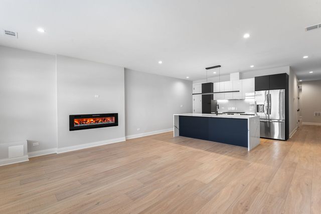 4817 S Wabash Avenue 2, Chicago, IL 60653