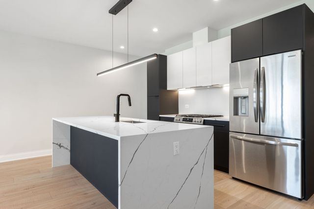 4817 S Wabash Avenue 2, Chicago, IL 60653