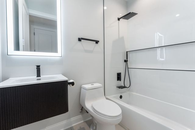 4817 S Wabash Avenue 2, Chicago, IL 60653