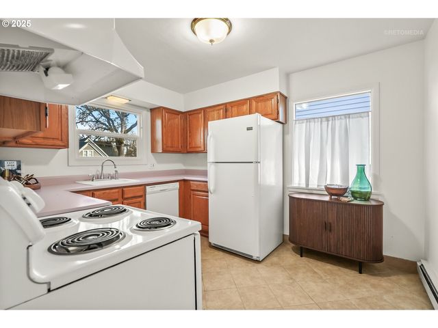 2032 18TH Ave, Forest Grove, OR 97116