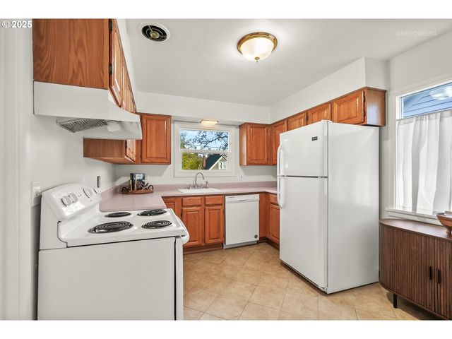 2032 18TH Ave, Forest Grove, OR 97116