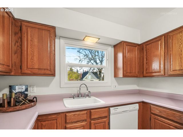 2032 18TH Ave, Forest Grove, OR 97116