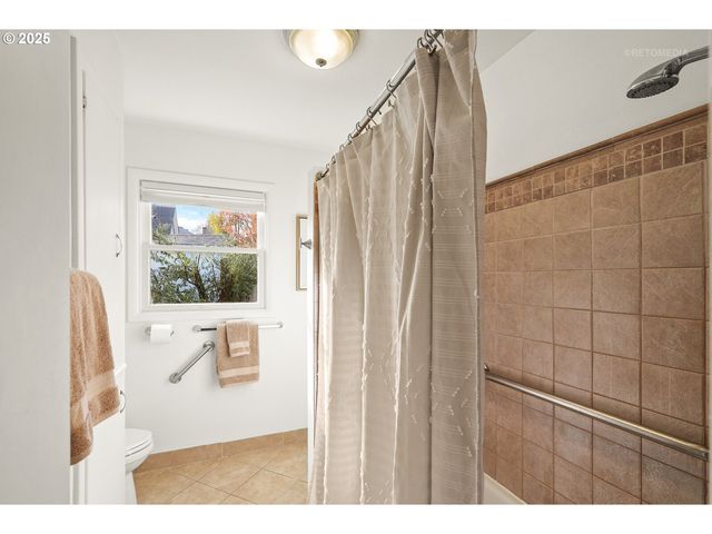 2032 18TH Ave, Forest Grove, OR 97116