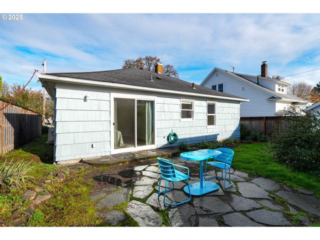 2032 18TH Ave, Forest Grove, OR 97116