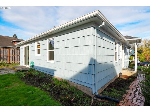 2032 18TH Ave, Forest Grove, OR 97116