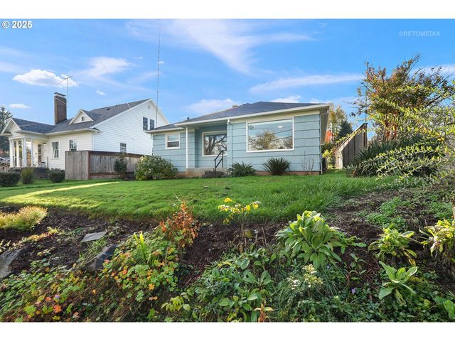 2032 18TH Ave, Forest Grove, OR 97116