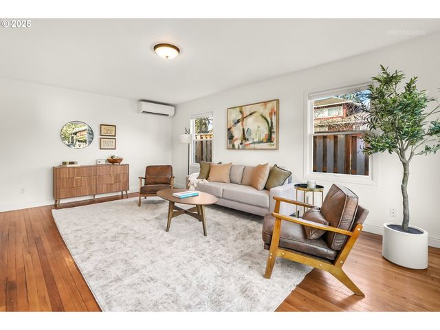 2032 18TH Ave, Forest Grove, OR 97116