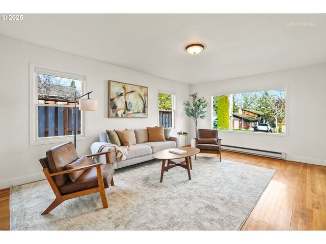 2032 18TH Ave, Forest Grove, OR 97116