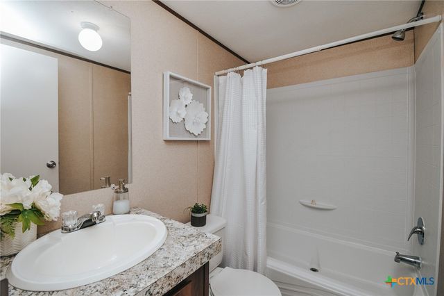 129 Shannon Drive, Victoria, TX 77904