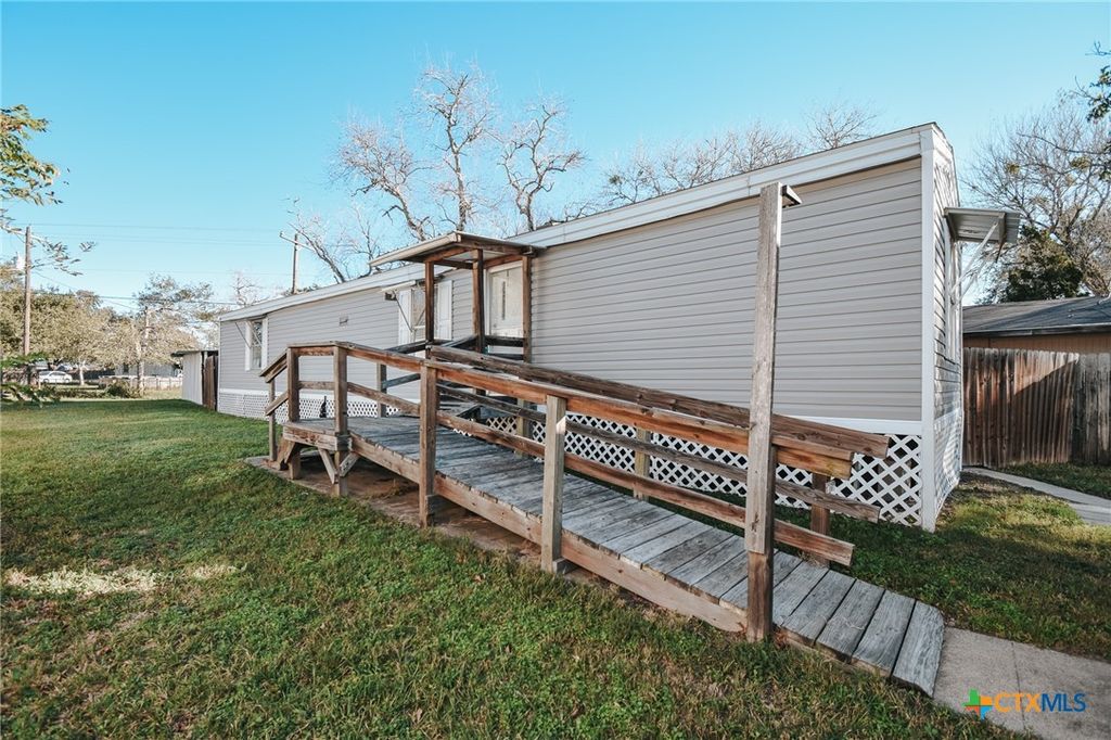 129 Shannon Drive, Victoria, TX 77904