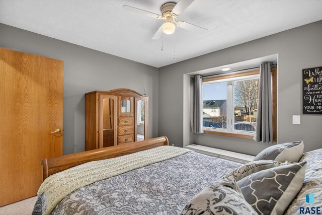 1604 E 62nd St Street, Sioux Falls, SD 57108