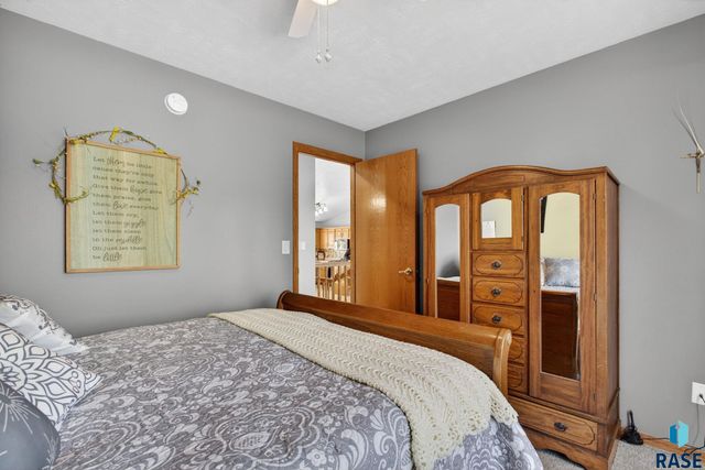 1604 E 62nd St Street, Sioux Falls, SD 57108