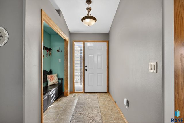 1604 E 62nd St Street, Sioux Falls, SD 57108