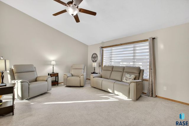 1604 E 62nd St Street, Sioux Falls, SD 57108