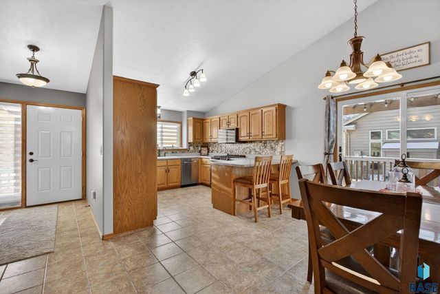 1604 E 62nd St Street, Sioux Falls, SD 57108