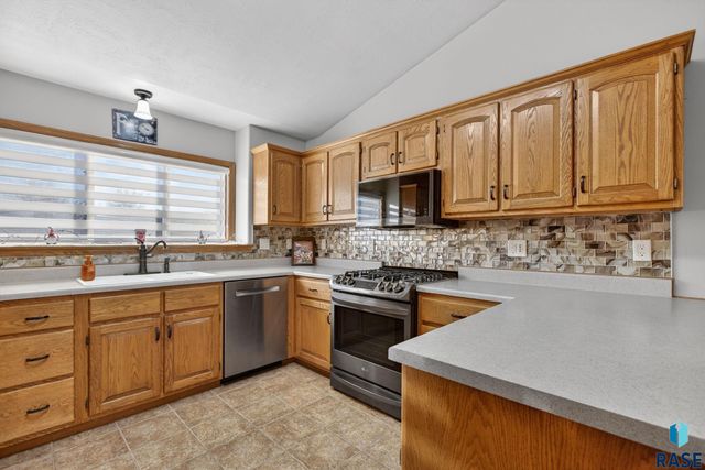 1604 E 62nd St Street, Sioux Falls, SD 57108