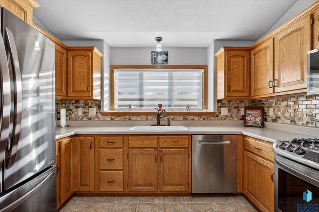 1604 E 62nd St Street, Sioux Falls, SD 57108