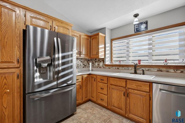 1604 E 62nd St Street, Sioux Falls, SD 57108