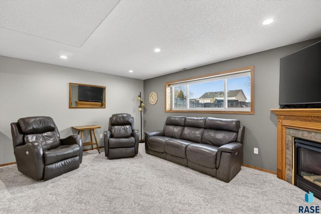 1604 E 62nd St Street, Sioux Falls, SD 57108