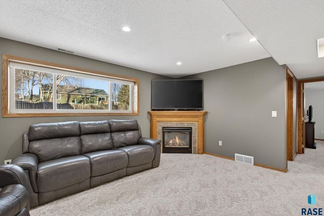 1604 E 62nd St Street, Sioux Falls, SD 57108