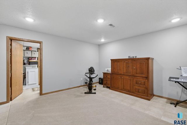 1604 E 62nd St Street, Sioux Falls, SD 57108