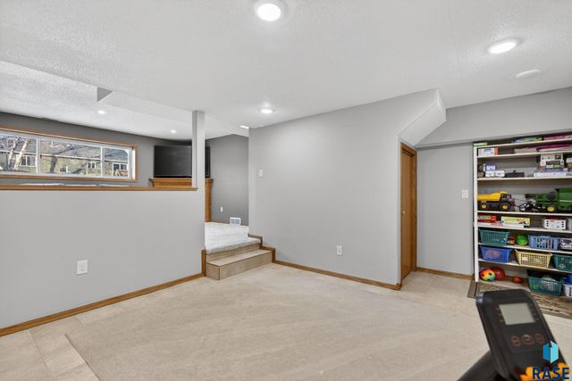 1604 E 62nd St Street, Sioux Falls, SD 57108