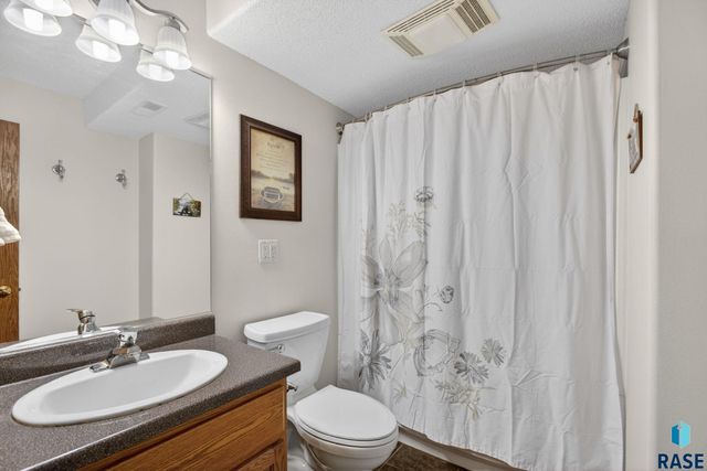 1604 E 62nd St Street, Sioux Falls, SD 57108