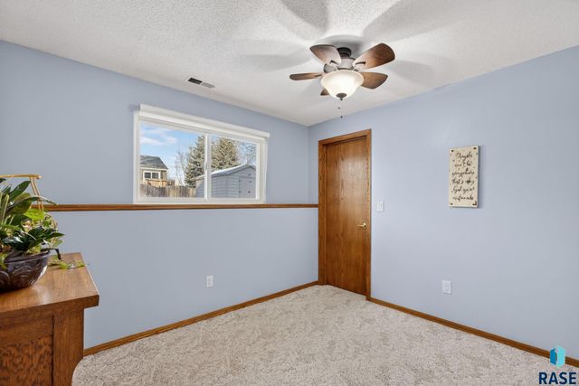 1604 E 62nd St Street, Sioux Falls, SD 57108