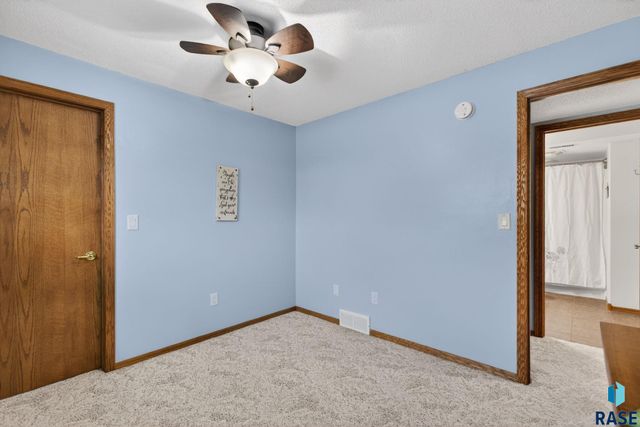 1604 E 62nd St Street, Sioux Falls, SD 57108